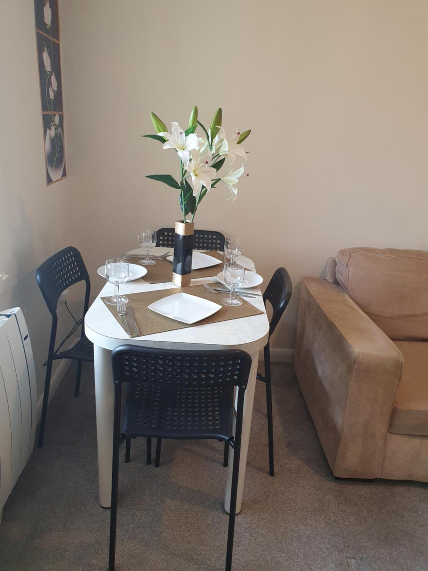 Lovely 1Bedrood Apartment Guildford Exteriör bild